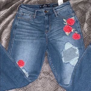 Hollister ripped flower jeans (mom jeans)